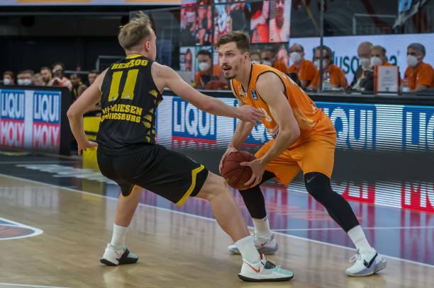 郭艾伦和张 郭艾伦和张