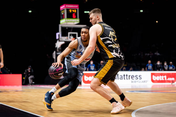 他的表现不 他的表现不