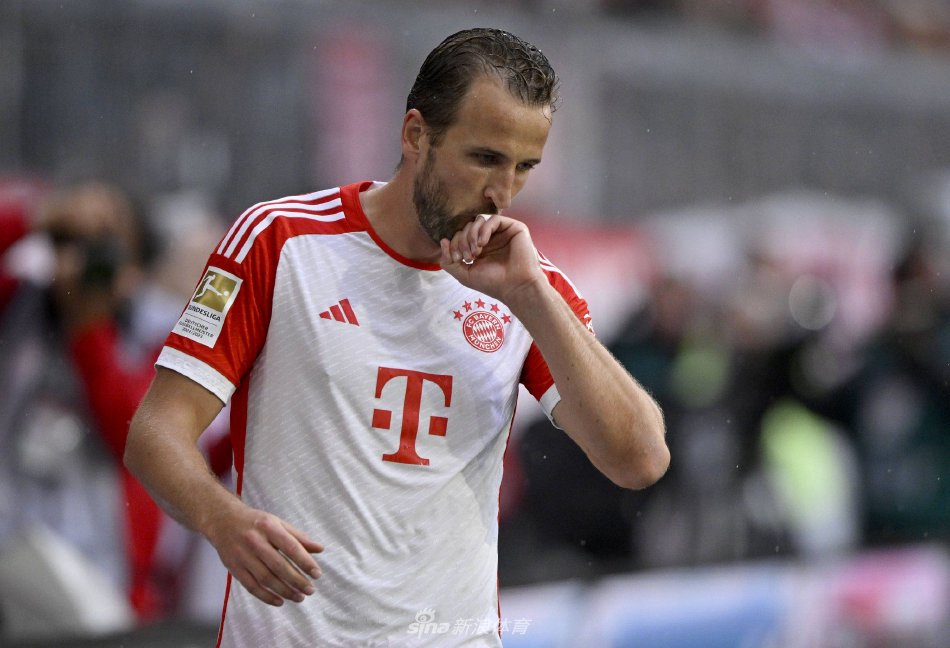 中后卫备受 中后卫备受