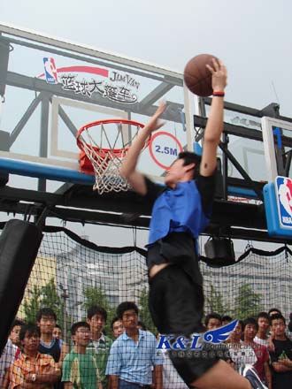 掘金阵容稳 掘金阵容稳